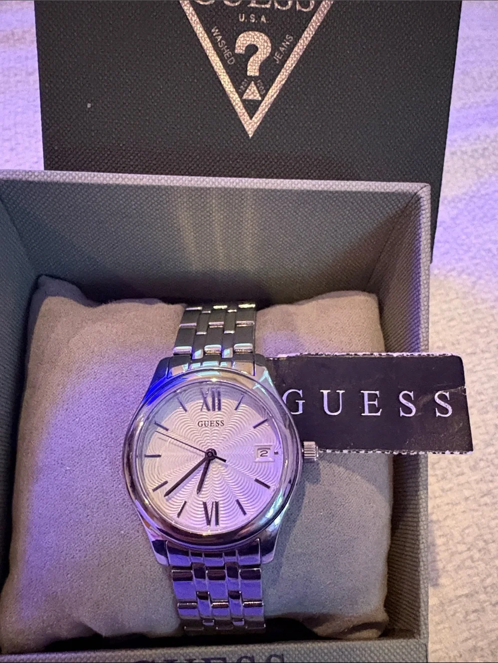 Guess sleek wristwatch